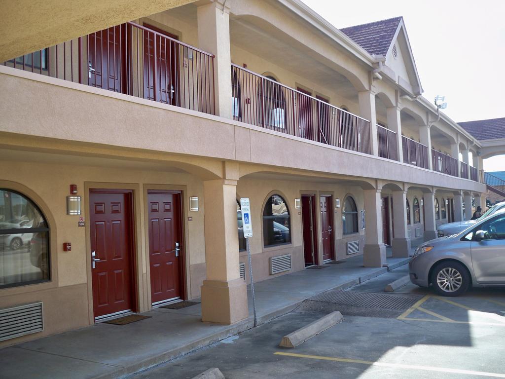 Scottish Inn And Suites Μπόμοντ Εξωτερικό φωτογραφία